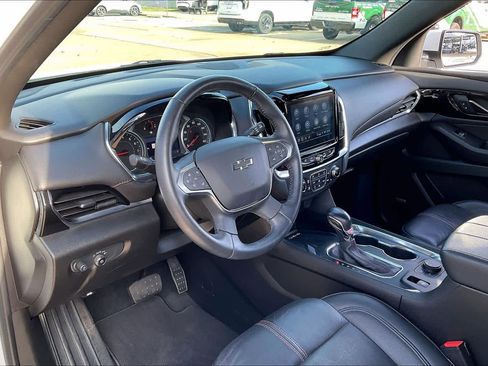 Used 2022 Chevrolet Traverse RS image 16