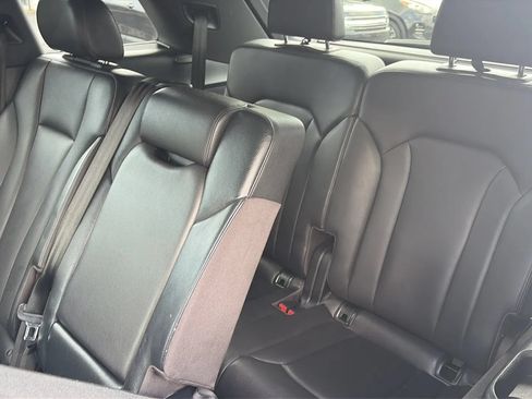Used 2018 Audi Q7 3.0T Prestige w/ Prestige Package AWD/4WD image 19