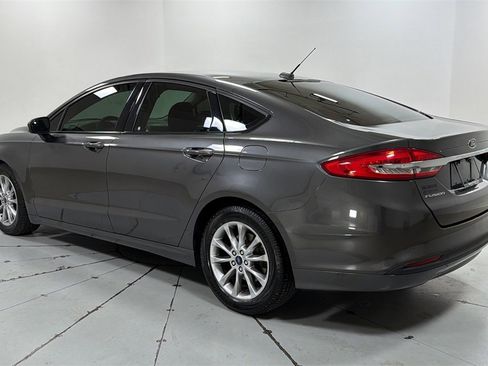 Used 2017 Ford Fusion SE image 7