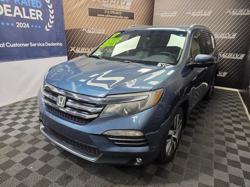 Used 2017 Honda Pilot Touring image 2