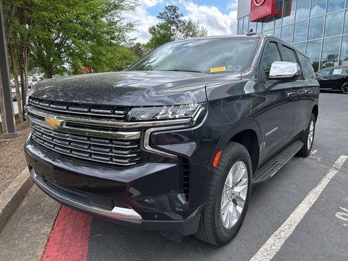 Used 2023 Chevrolet Suburban Premier image 1
