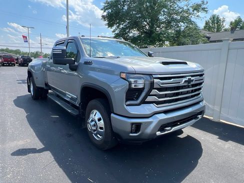 Used 2026 Chevrolet Silverado 3500 High Country w/ High Country Premium Package AWD/4WD image 2