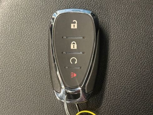 Used 2025 Chevrolet Trax LT w/ LT Convenience Package image 17