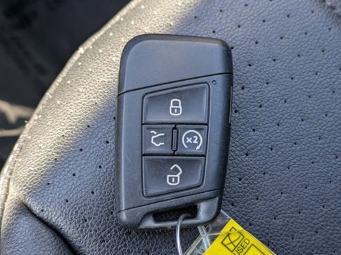 Used 2022 Volkswagen Tiguan SE image 26