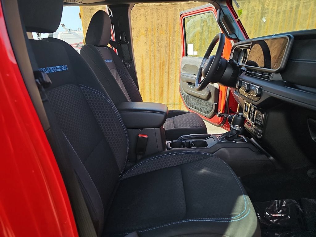 Used 2025 Jeep Wrangler Unlimited Rubicon 4xe w/ Safety Group AWD/4WD image 10