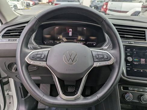 Used 2024 Volkswagen Tiguan SE image 15