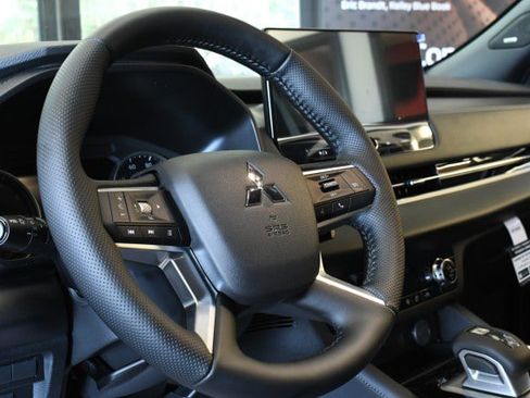 New 2026 Mitsubishi Outlander LE AWD/4WD image 30