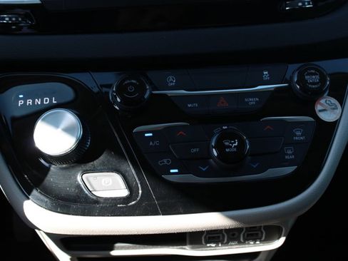 Used 2023 Chrysler Voyager LX FWD image 22