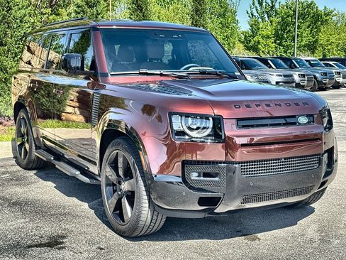 Used 2025 Land Rover Defender 130 X-Dynamic SE image 7