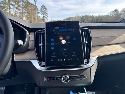 Used 2026 Volvo XC90 B5 Plus image 23