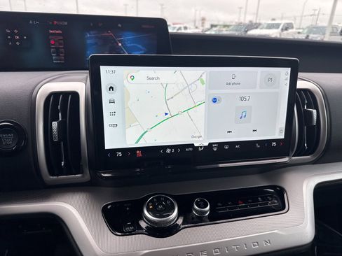 Certified 2025 Ford Expedition Active AWD/4WD image 12