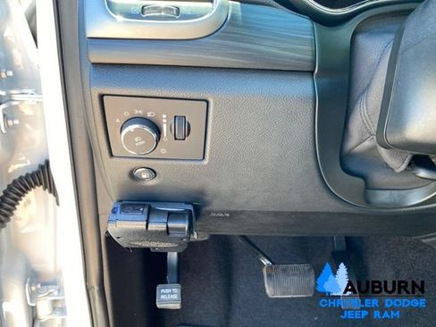 Used 2022 Jeep Grand Cherokee Laredo E AWD/4WD image 37