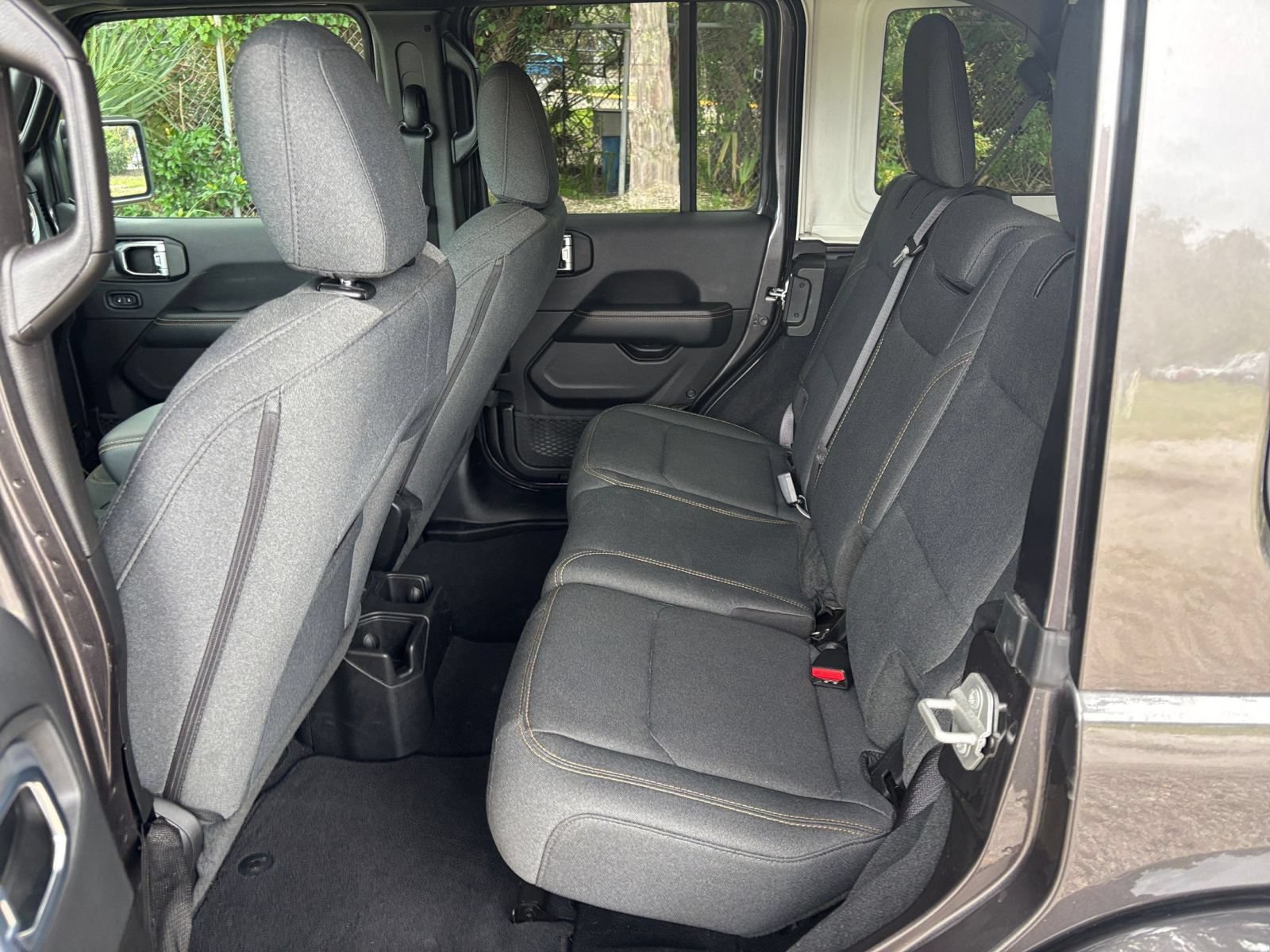 Used 2025 Jeep Wrangler Unlimited Sahara AWD/4WD image 22