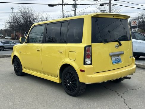 Used 2005 Scion xB image 9