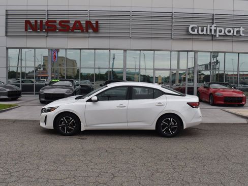 Used 2024 Nissan Sentra SV FWD image 3