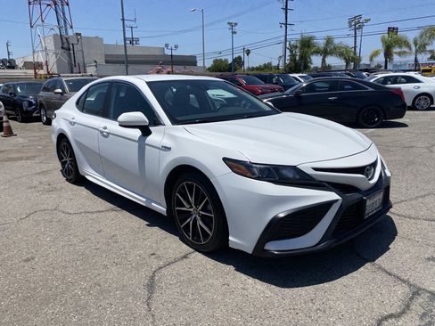 Used 2021 Toyota Camry SE FWD image 7