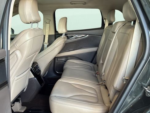 Used 2022 Lincoln Nautilus FWD w/ Premium Package image 25