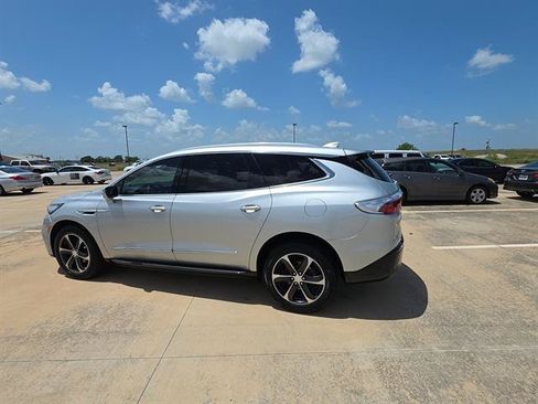 Used 2022 Buick Enclave Essence w/ Sport Touring Edition FWD image 9