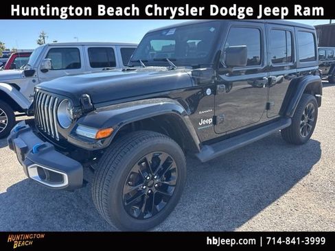 Used 2023 Jeep Wrangler Unlimited Sahara w/ Cold Weather Group AWD/4WD image 1