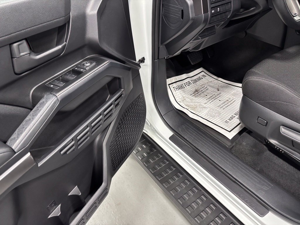 Used 2026 Toyota 4Runner SR5 AWD/4WD image 9