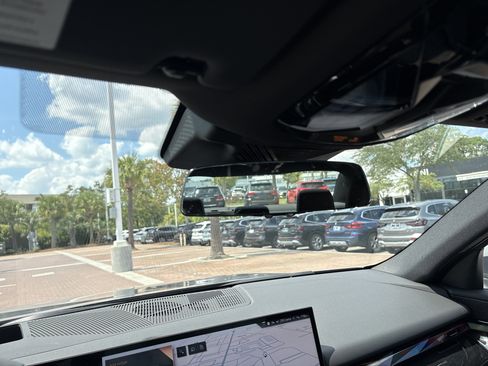 Used 2025 BMW i5 eDrive40i w/ Premium Package image 26