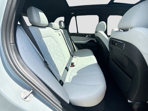 Used 2024 BMW X5 sDrive40i w/ M Sport Package image 28