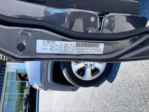 Used 2019 Jeep Compass Latitude w/ Popular Equipment Group AWD/4WD image 3