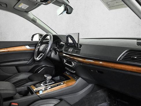 Used 2023 Audi Q5 2.0T Premium Plus w/ Premium Plus Package AWD/4WD image 23