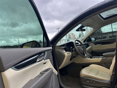 Used 2021 Cadillac XT6 Premium Luxury image 21