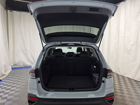 Certified 2025 Volkswagen Taos SE image 37