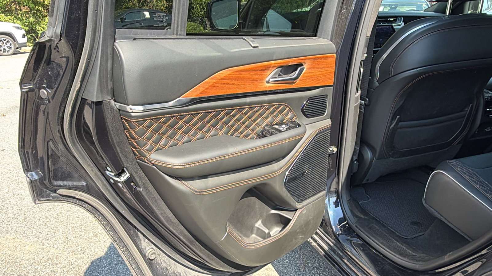 Used 2024 Jeep Grand Cherokee Summit AWD/4WD image 23