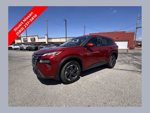 Certified 2025 Nissan Rogue SV image 1