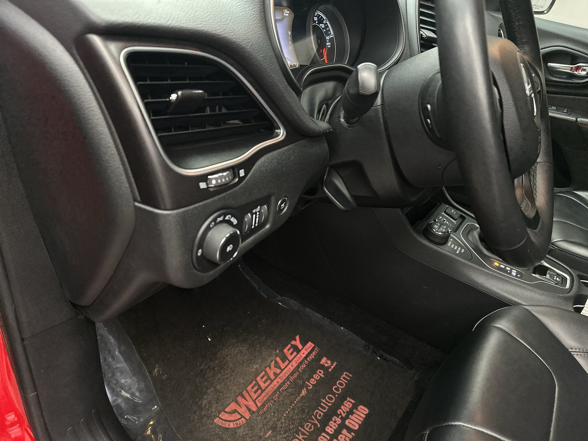 Used 2019 Jeep Cherokee Trailhawk w/ Comfort/Convenience Group AWD/4WD image 4