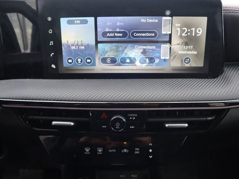 Certified 2025 Nissan Kicks SR image 18