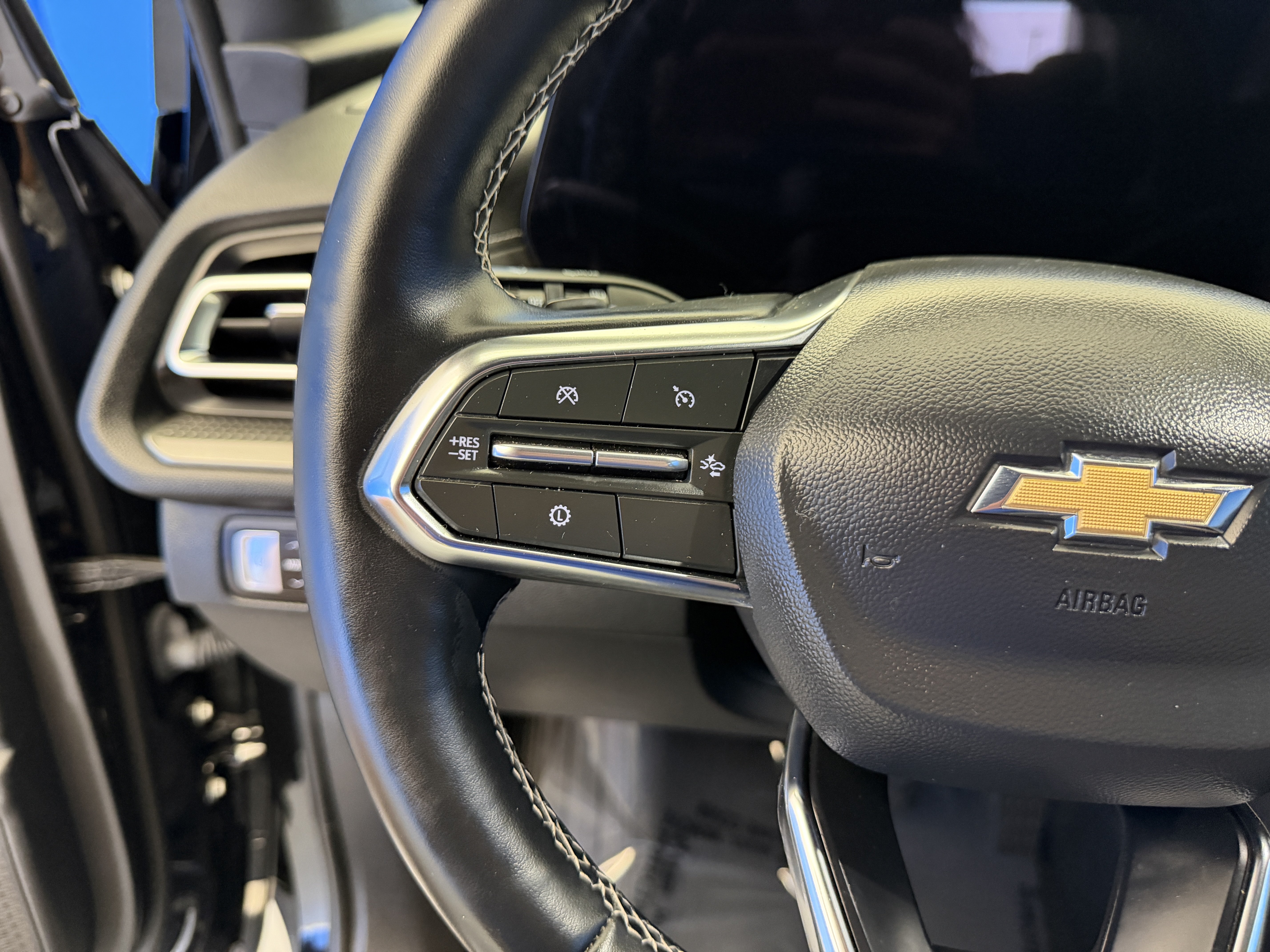 Used 2026 Chevrolet Traverse LT w/ Driver Confidence Package FWD image 15
