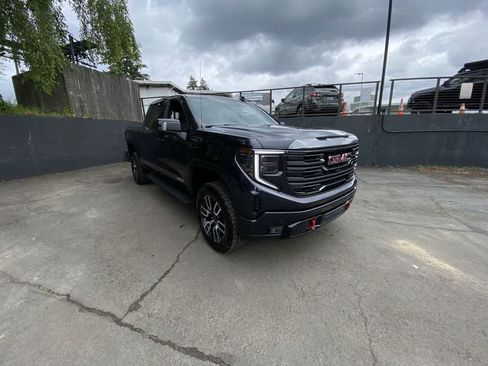 Used 2024 GMC Sierra 1500 AT4 w/ Technology Package AWD/4WD image 8