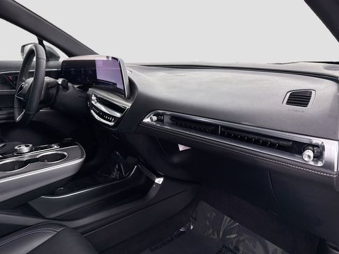 Used 2024 Cadillac Lyriq Luxury image 31