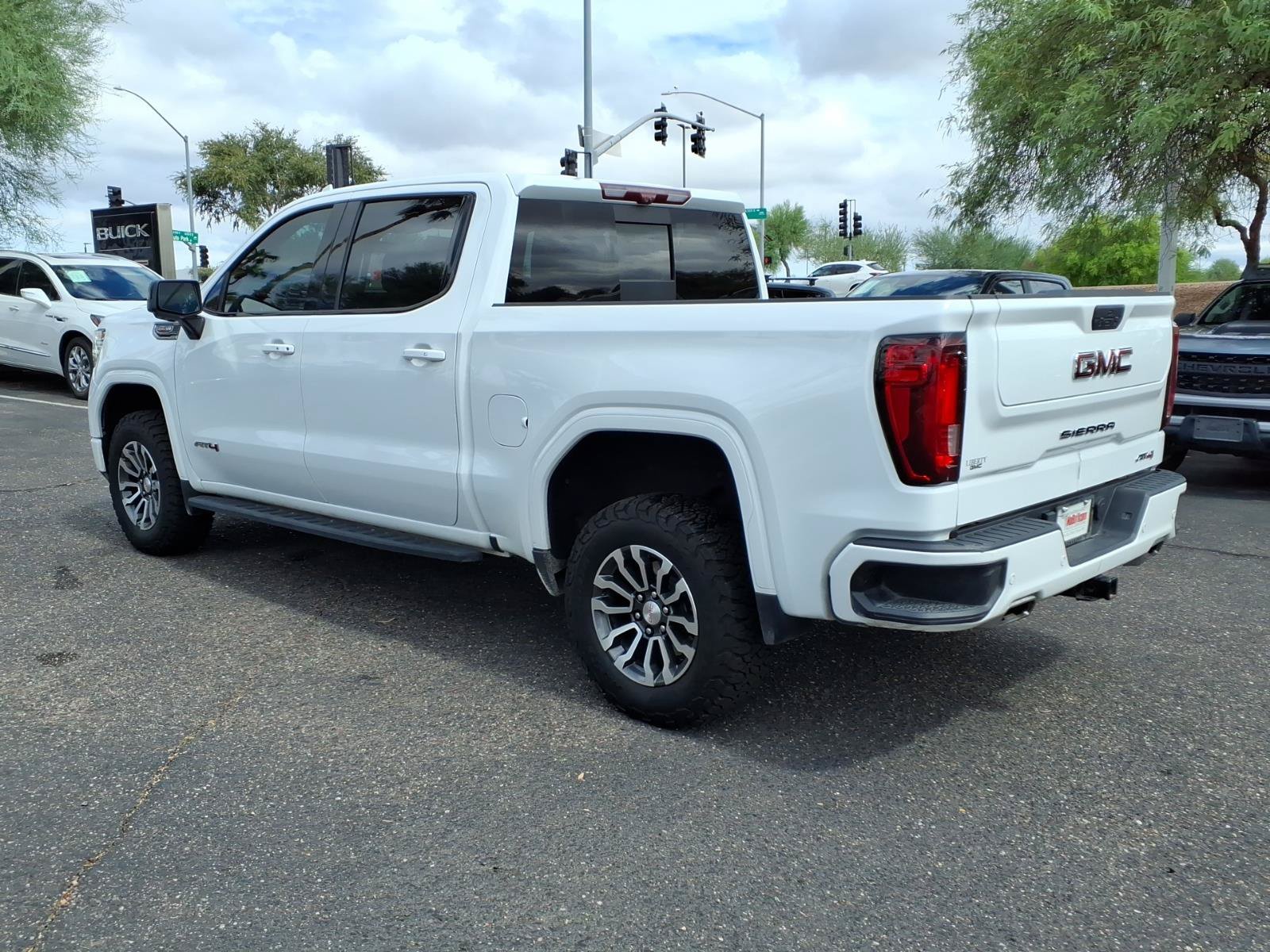 Used 2022 GMC Sierra 1500 AT4 w/ AT4 Premium Package AWD/4WD image 4