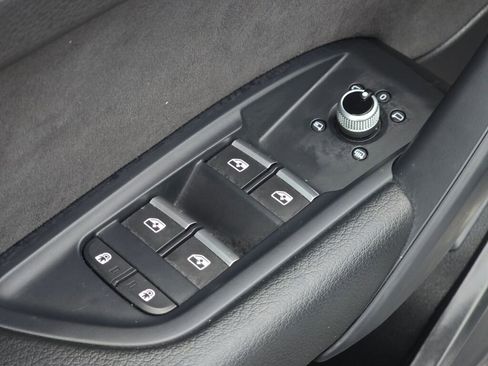 Used 2022 Audi SQ5 Premium w/ Convenience Package image 38