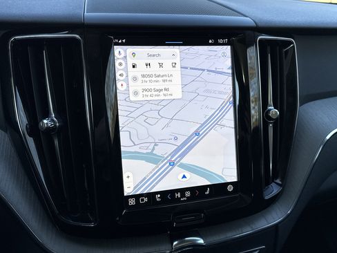 Used 2025 Volvo XC60 B5 Plus image 24