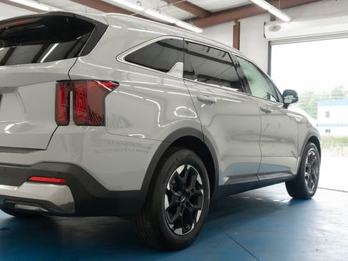 Used 2024 Kia Sorento S w/ Panoramic Sunroof Package FWD image 28