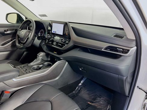 Used 2023 Toyota Highlander XLE image 30