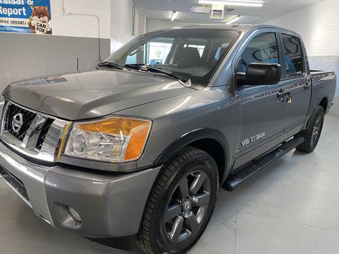 Used 2015 Nissan Titan SV w/ SV Value Truck Package image 4