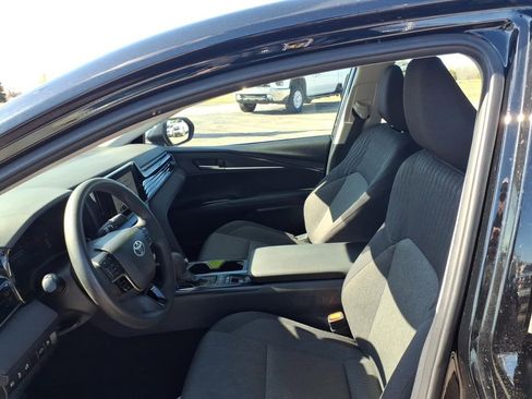 Used 2025 Toyota Camry LE image 13
