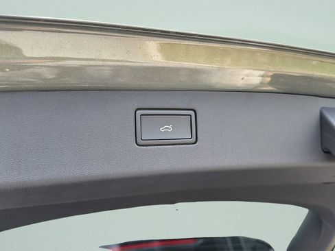 New 2026 Volkswagen Tiguan SE R-Line FWD image 14