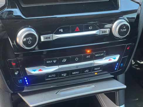 Used 2022 Ford Explorer Limited w/ Equipment Group 301A image 26