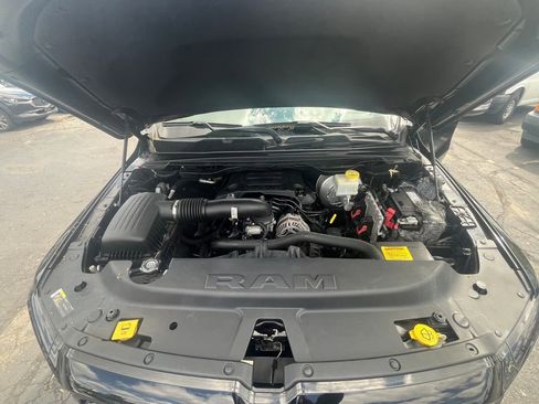 Used 2019 RAM 1500 Laramie AWD/4WD image 12