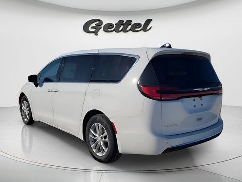 New 2026 Chrysler Pacifica Select image 6