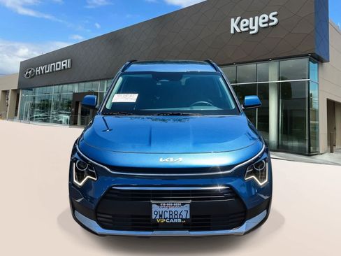 Used 2025 Kia Niro EX FWD image 2