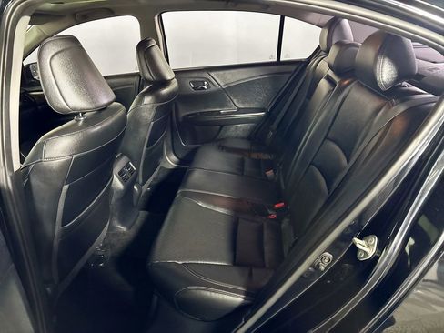 Used 2017 Honda Accord Touring image 21
